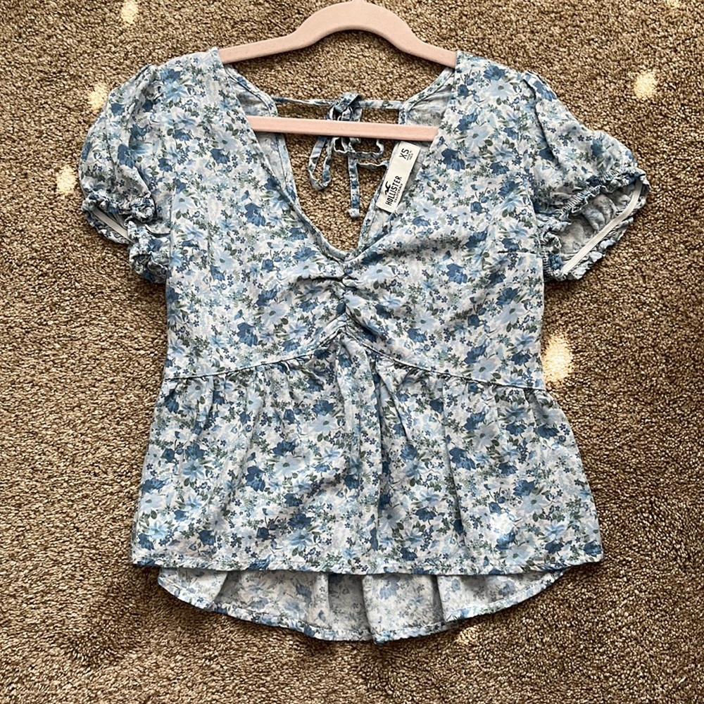 Hollister shirt, barely worn!